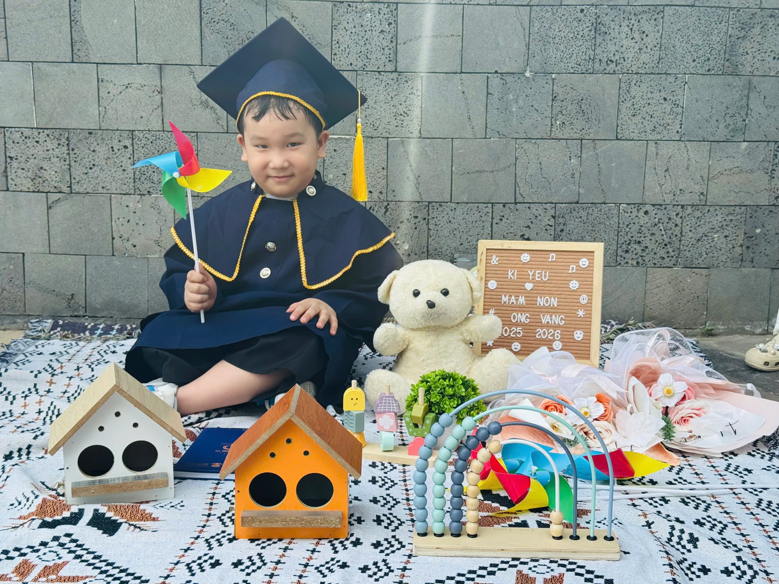 Kids and mascot event Ong Vàng