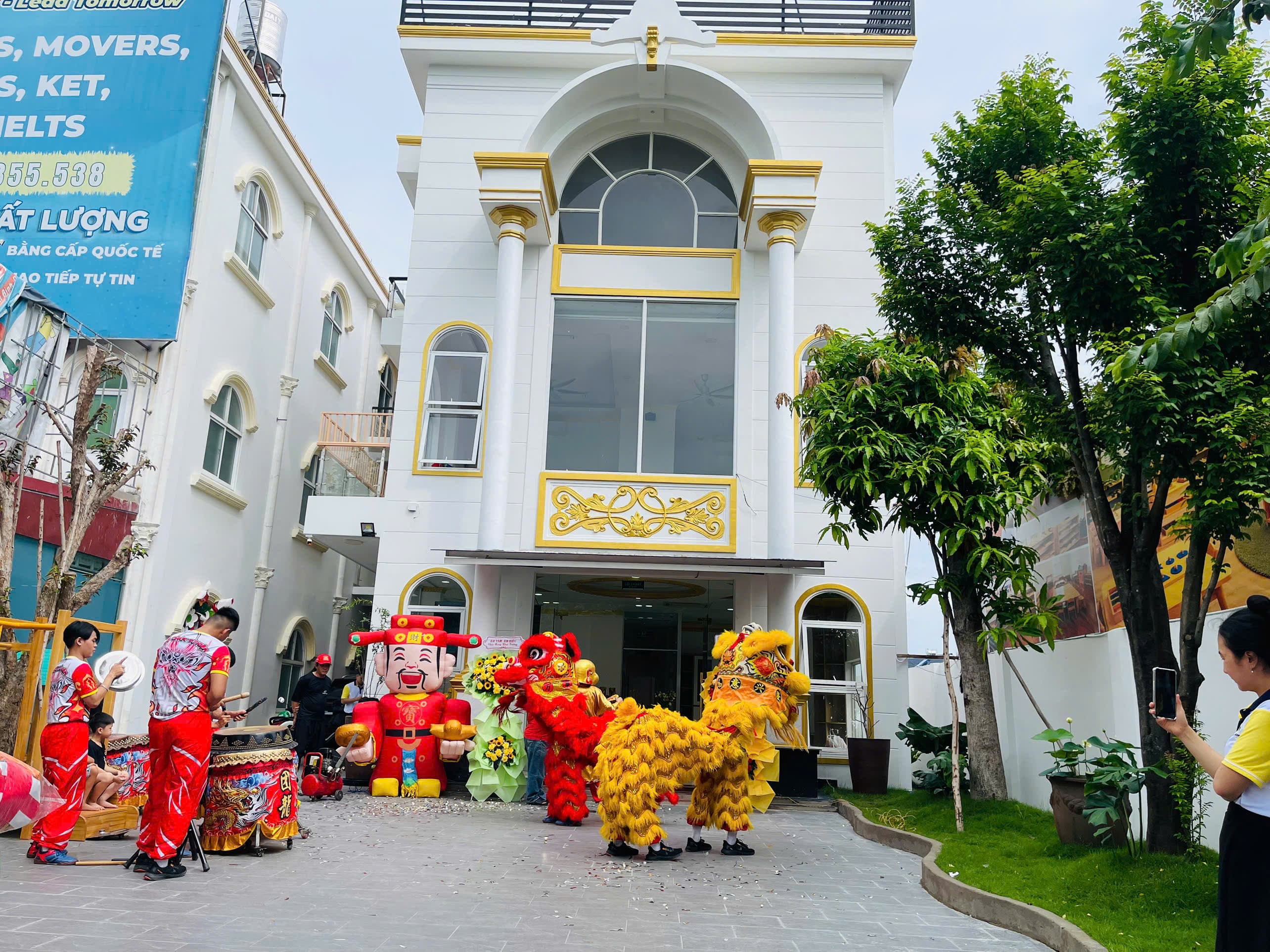Featured Ong Vàng news